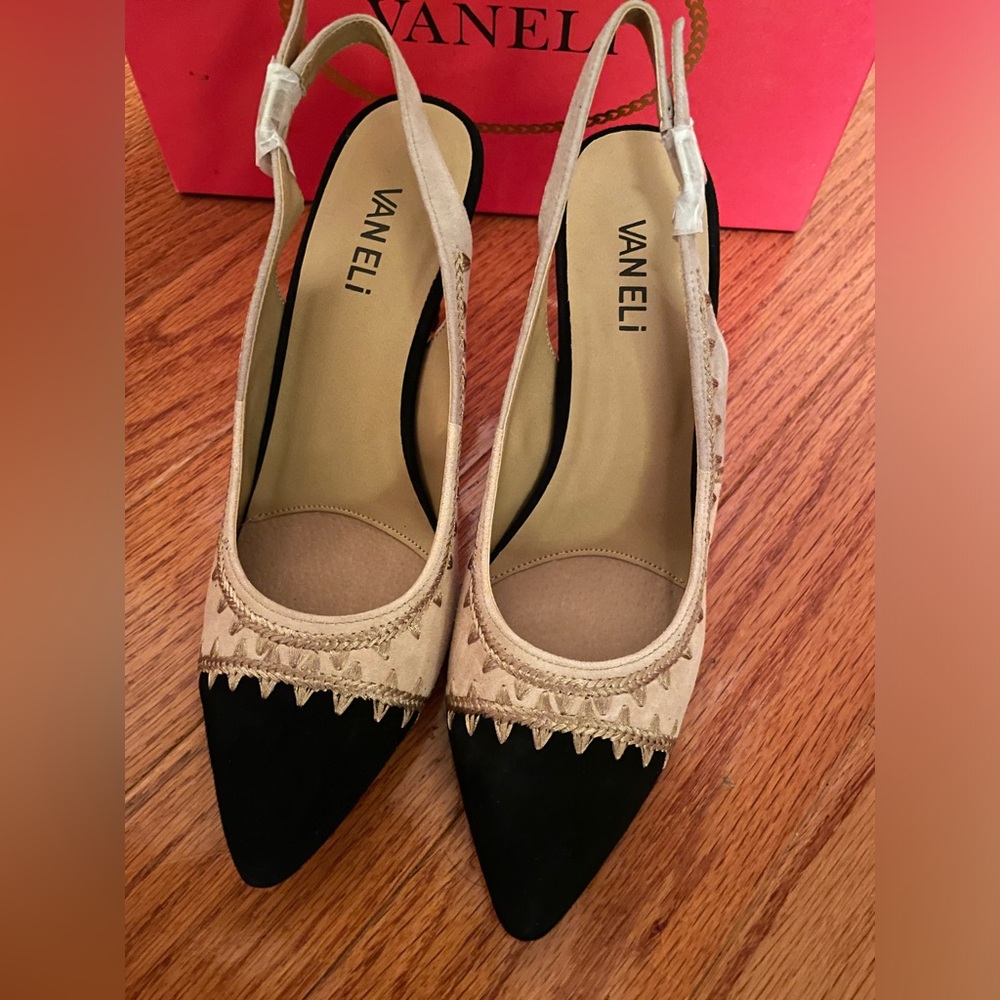 NWOT VANELI sling back suede shoe in beige, light grey and black.